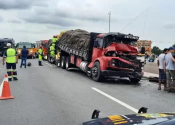 Vítima que morreu em engavetamento no Contorno Leste é filho que bateu no caminhão do pai