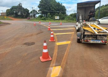 Distrito da Palmeirinha recebe nova sinalização viária