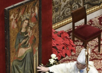 Papa pede que pais não condenem filhos por orientação sexual