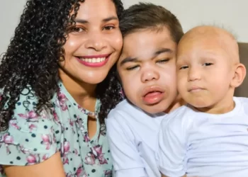 Mãe viaja quase 3 mil km, do PI ao PR, para salvar a vida do filho com doença rara