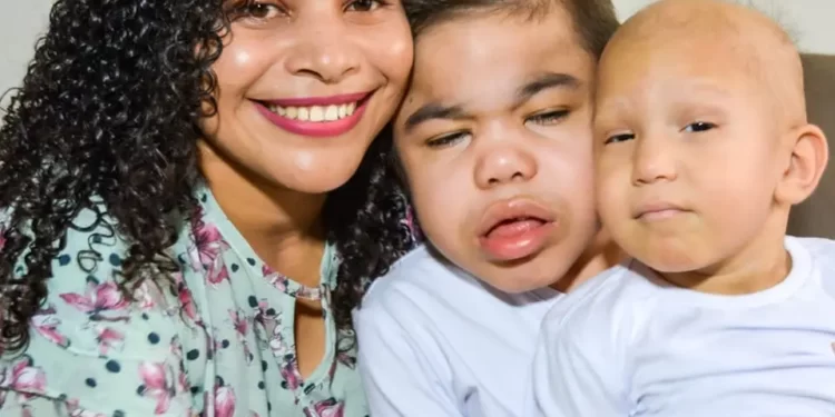 Mãe viaja quase 3 mil km, do PI ao PR, para salvar a vida do filho com doença rara