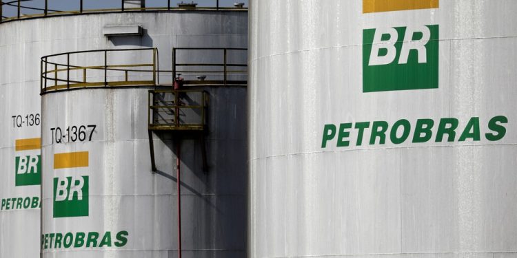 Petrobras sobe preço da gasolina e do diesel a partir de quarta-feira