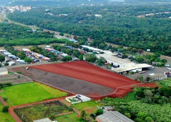 Caminhoneiros podem esperar até três dias para liberar carga no porto seco de Foz do Iguaçu, diz sindicato