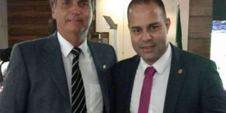 Deputado pede prisão de Anitta ao STF após protesto contra Bolsonaro
