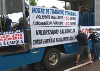 Policiais militares provem protesto contra Ratinho Júnior