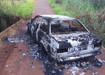 Criminosos fortemente armados assaltam agência bancária em Ramilândia e incendeiam veículos usados no crime, diz polícia