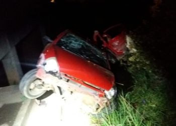Homem morre e 3 pessoas ficam feridas após carro capotar na BR-376, em Ponta Grossa