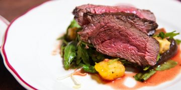Líquido vermelho da carne não é sangue; saiba mais