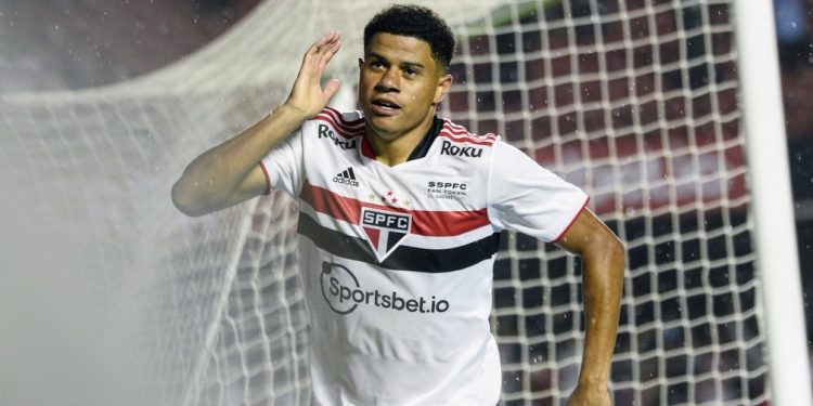 Sara elogia reforços e pede que São Paulo aprenda com lição de 2021: “Brigar por coisas grandes”