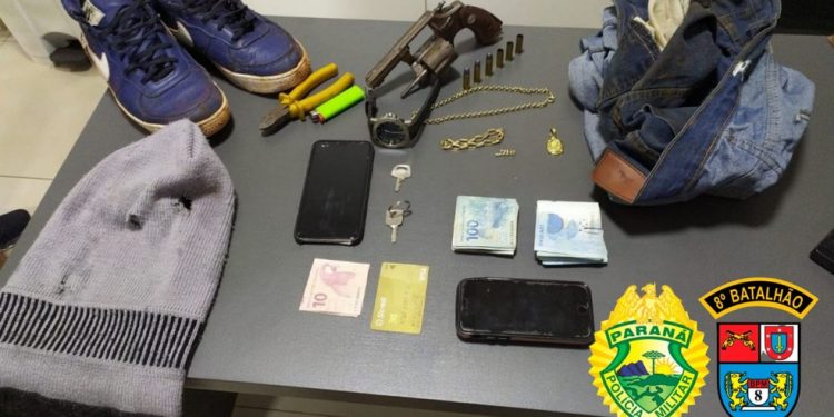 Homem é morto em confronto após amarrar e tentar assaltar família no interior do Paraná, diz PM