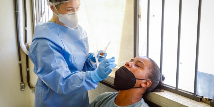 Estabelecimentos privados têm falta de teste de Covid em Guarapuava, identifica Procon