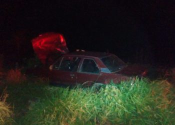 Homem morre e duas pessoas ficam feridas após carro capotar na PR-340 em Tibagi