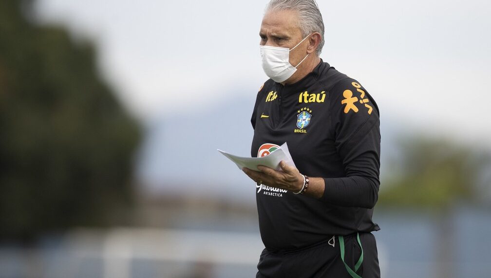 Tite não antecipa escalação, mas diz que Seleção terá muitos jovens contra o Paraguai