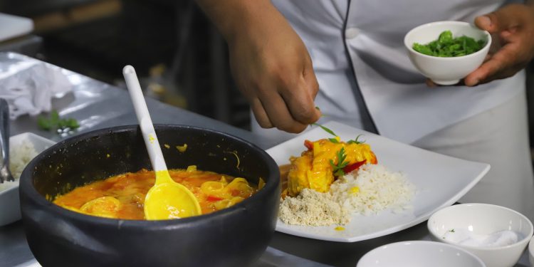 Volume de serviços aumentou 2,1% no Paraná em novembro; no turismo, evolução foi de 6,3%