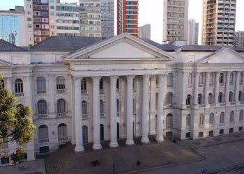 UFPR aprova exigência de passaporte vacinal contra a Covid-19; medida inclui visitantes externos