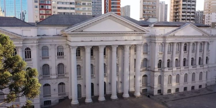 UFPR aprova exigência de passaporte vacinal contra a Covid-19; medida inclui visitantes externos