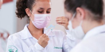 Pelo menos 2 milhões de paranaenses já tomaram a dose de reforço contra a Covid-19