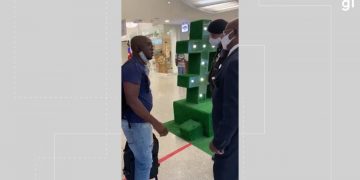 Acusado de furtar mochila na Zara pede indenização de R$ 1 milhão ‘para desestimular o racismo’