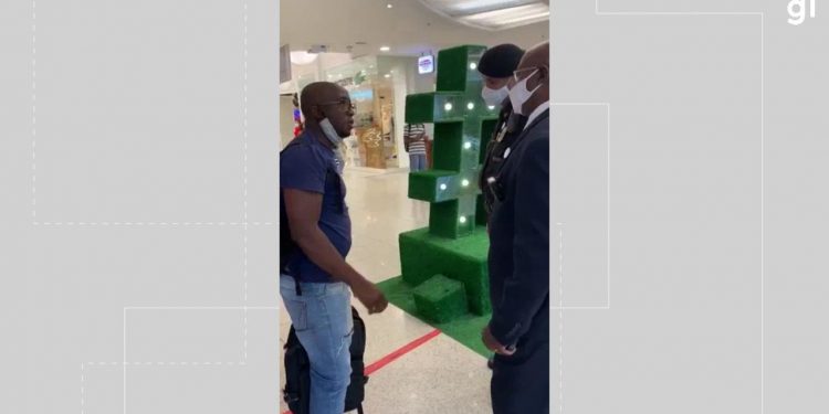 Acusado de furtar mochila na Zara pede indenização de R$ 1 milhão ‘para desestimular o racismo’