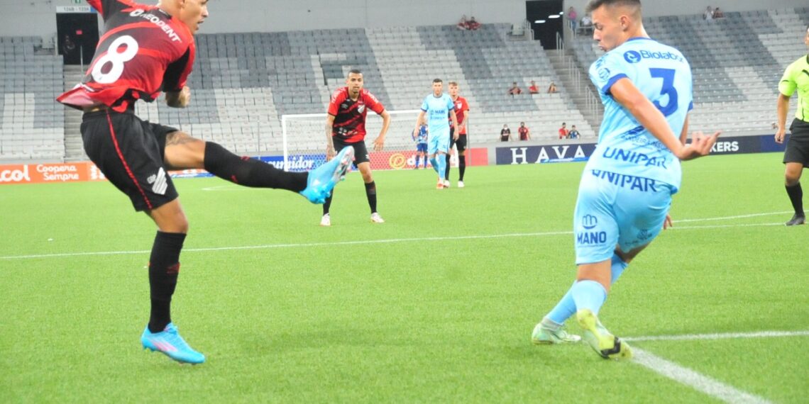 Athletico cede empate nos acréscimos ao União pelo Paranaense