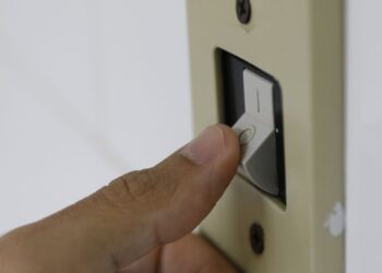 Conta de luz continua em bandeira vermelha e com valor extra