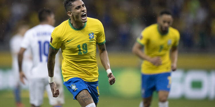 Brasil vence Paraguai e mantém invencibilidade nas Eliminatórias