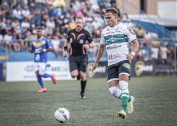 Coritiba empata com São Joseense e assume liderança provisória