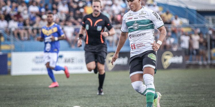 Coritiba empata com São Joseense e assume liderança provisória