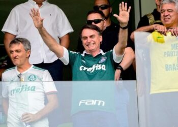 “Amanhã, o Palmeiras será bicampeão mundial”, prevê Bolsonaro