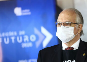 Fachin diz que é urgente vacinar o país contra o autoritarismo e a misoginia