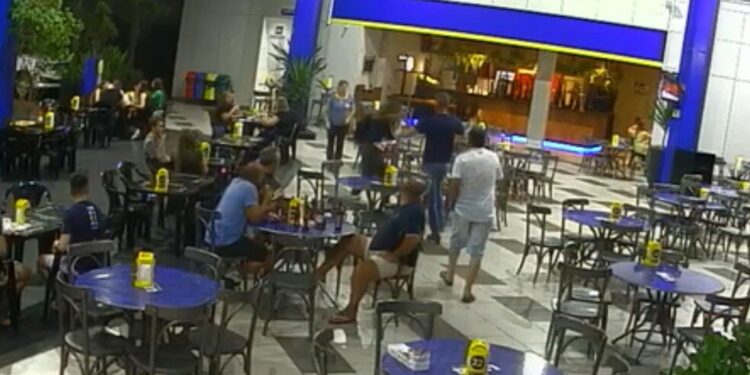 Policial penal ‘mexe’ com jovem, leva bebida na cara e parte para agressão no Paraná; assista
