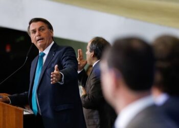 Bolsonaro ameaça renovação da concessão da Globo