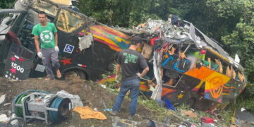 MP-PR denuncia envolvidos em acidente com ônibus na BR-376
