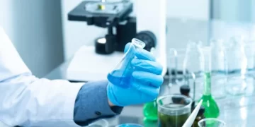 Mulher é curada de HIV: confira nova cura encontrada pela comunidade científica