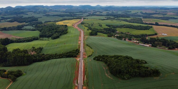 Governador entrega os primeiros 10 km da pavimentação entre Pitanga e Mato Rico