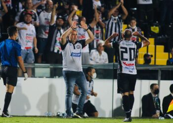 Operário vence FC Cascavel e assume liderança do Paranaense