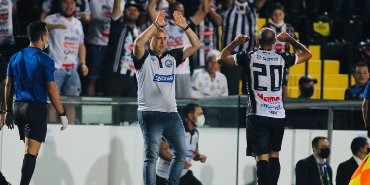 Operário vence FC Cascavel e assume liderança do Paranaense