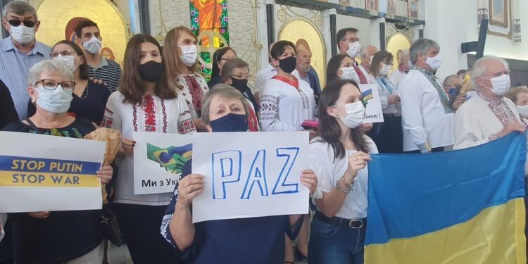 Comunidade ucraniana de Curitiba faz missa para pedir por paz na Ucrânia
