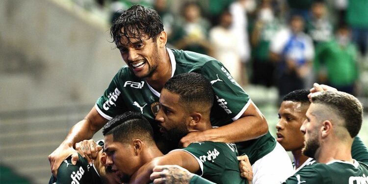Palmeiras sofre, mas vence Água Santa antes do Mundial