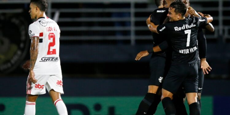 Red Bull Bragantino vence São Paulo em jogo de sete gols e duas viradas