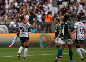 Flamengo e Corinthians avançam às semifinais da Supercopa feminina de futebol