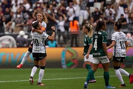 Flamengo e Corinthians avançam às semifinais da Supercopa feminina de futebol