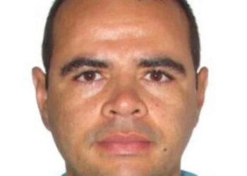 Homem mata esposa e filhos a facadas e se suicida em Goiânia