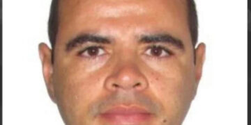 Homem mata esposa e filhos a facadas e se suicida em Goiânia