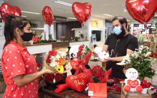 Comércio de Curitiba ‘adota’ o Valentine’s Day e comemora movimento