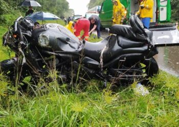 Acidente entre moto e carro na BR-277