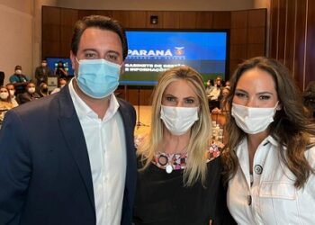 Família Barros sela acordo com Ratinho Junior