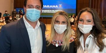 Família Barros sela acordo com Ratinho Junior