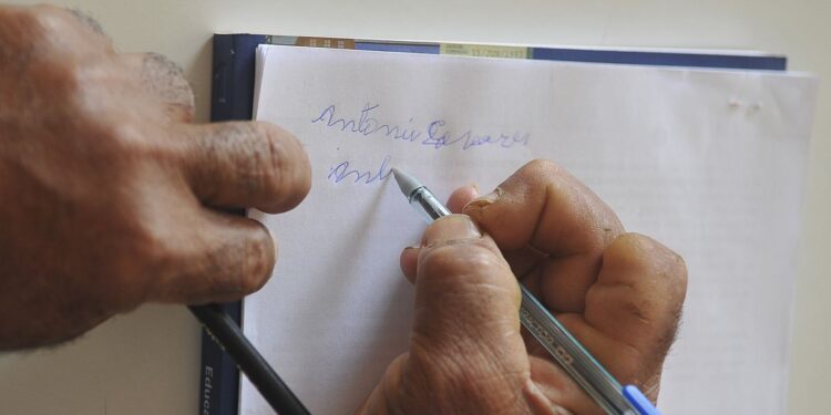 Decreto reformula o Programa Brasil Alfabetizado