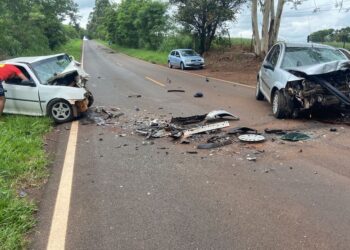 Três pessoas morrem em acidente com dois carros na PR-461